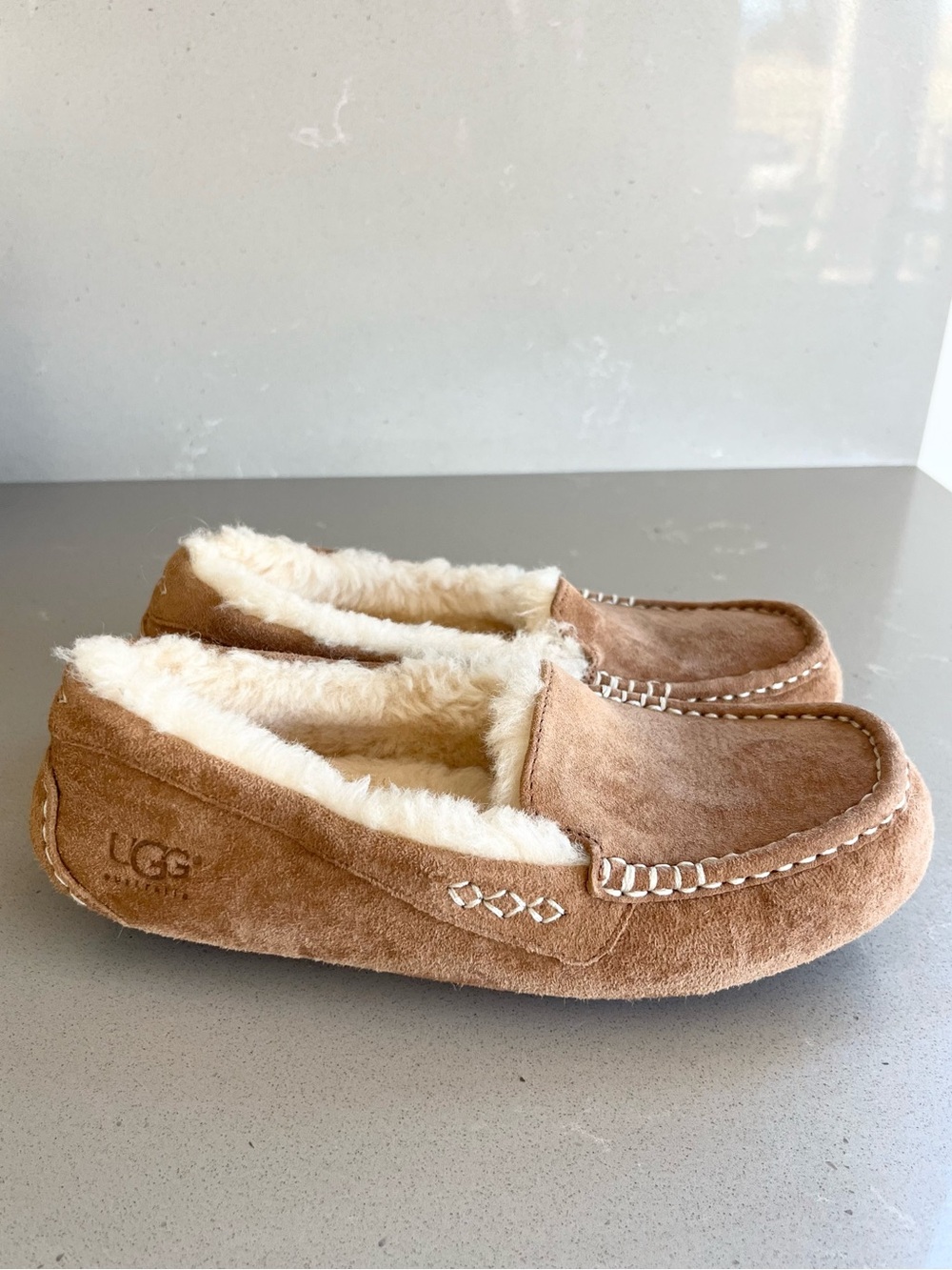 UGG Ansley Chestnut Suede Moccasin Slippers Loafers Women's Size 7 EUC